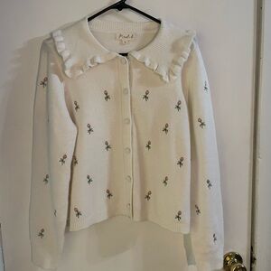 Marled Cream Cardigan with embroidered roses 🌹 size small